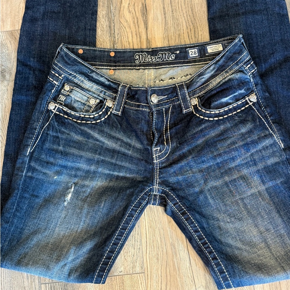 Miss Me Indigo Signature Cut Skinny Jeans with Peace Pocket Embroidery - Picture 3 of 9